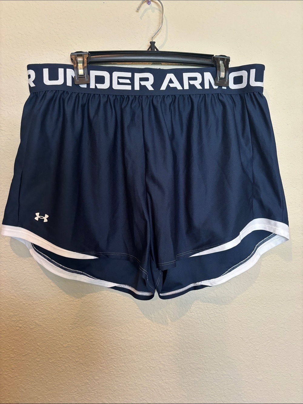 1X Under Armour Navy and White Women’s Athletic Shorts